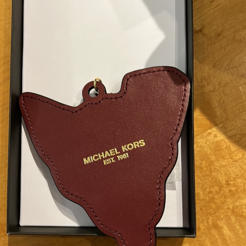 New Michael Kors leather keychain - Picture 4 of 5